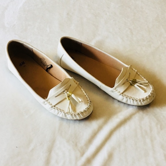 H&M Shoes - H&M WHITE FLAT SHOES